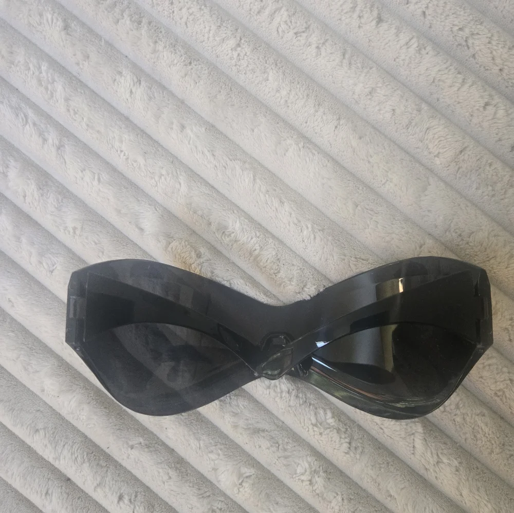 Kim Kardashian Style Sunglasses - Picture 3 of 4